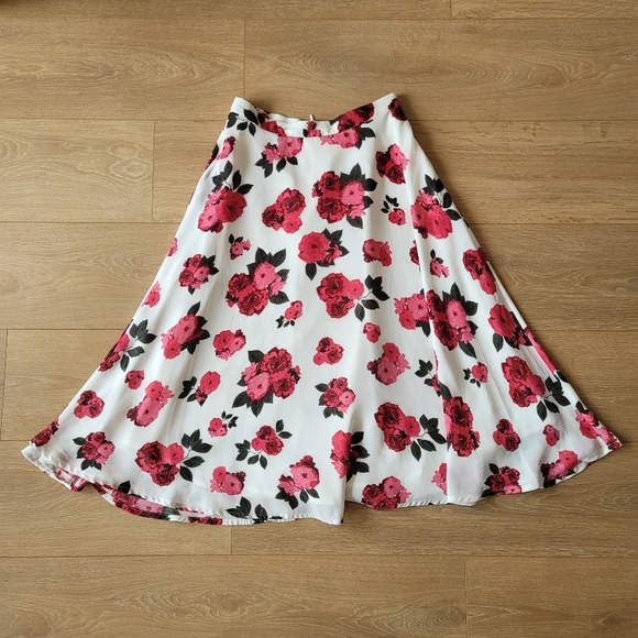 BB Dakota Floral Skirt Size 4 White with Pink Design Print - Picture 1 of 8